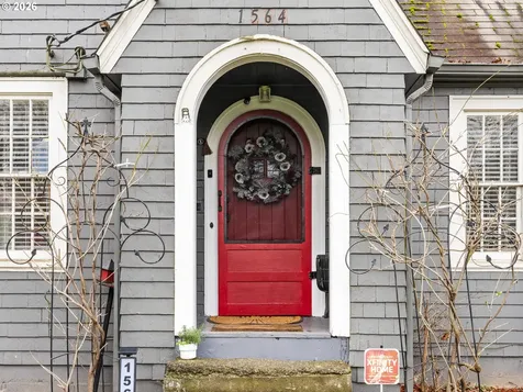 1564 Center Street NE Salem OR 97301