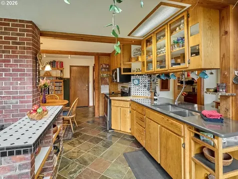 16460 NW Meadow Lake Road Carlton OR 97111