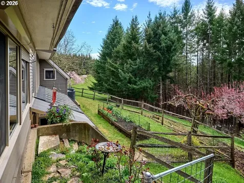 16460 NW Meadow Lake Road Carlton OR 97111