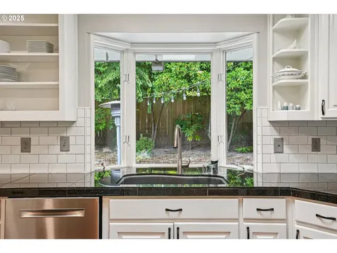 1930 SW Parkwood Drive Portland OR 97225