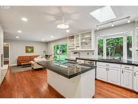 1930 SW Parkwood Drive Portland OR 97225