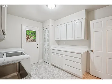 1930 SW Parkwood Drive Portland OR 97225