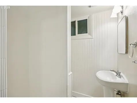 1930 SW Parkwood Drive Portland OR 97225