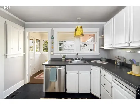 4219 SE Cora Street Portland OR 97206