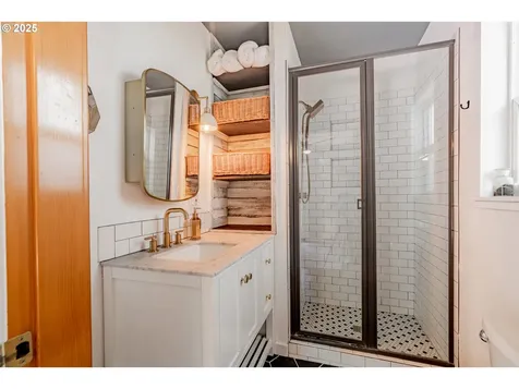 609 NE 93rd Avenue Portland OR 97220