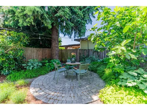 609 NE 93rd Avenue Portland OR 97220