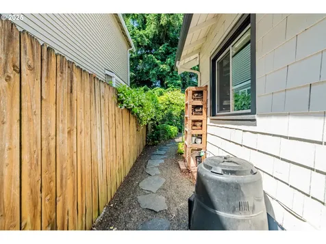 609 NE 93rd Avenue Portland OR 97220