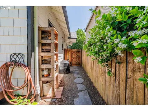 609 NE 93rd Avenue Portland OR 97220