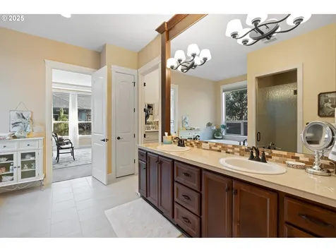 10701 NW 35th Avenue Vancouver WA 98685
