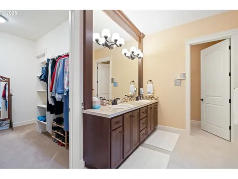 10701 NW 35th Avenue Vancouver WA 98685