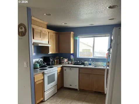 695 Mary Drive Molalla OR 97038