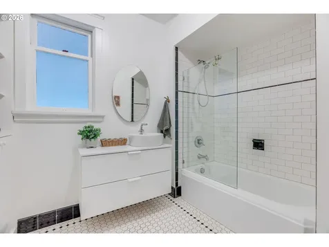 1927 NE 24th Avenue Portland OR 97212