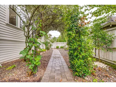 1927 NE 24th Avenue Portland OR 97212