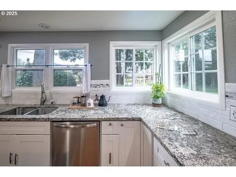 9103 SE Knapp Street Portland OR 97266