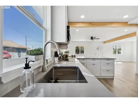 2134 Everett Avenue North Bend OR 97459