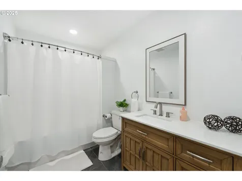 2134 Everett Avenue North Bend OR 97459