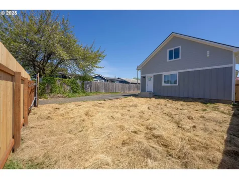 2134 Everett Avenue North Bend OR 97459