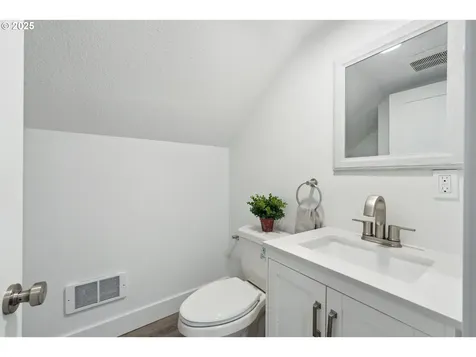 2134 Everett Avenue North Bend OR 97459