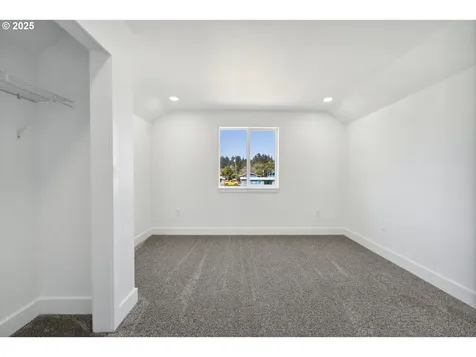 2134 Everett Avenue North Bend OR 97459