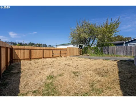 2134 Everett Avenue North Bend OR 97459