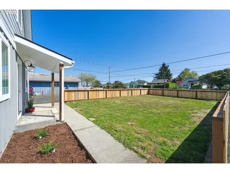 2134 Everett Avenue North Bend OR 97459