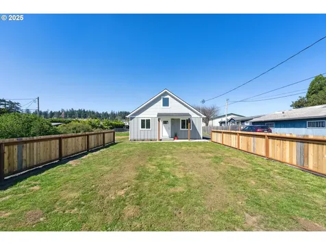 2134 Everett Avenue North Bend OR 97459