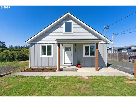 2134 Everett Avenue North Bend OR 97459