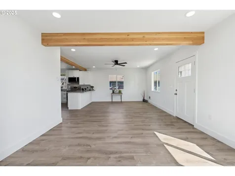 2134 Everett Avenue North Bend OR 97459