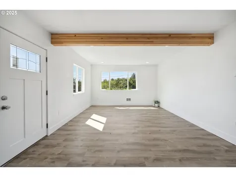 2134 Everett Avenue North Bend OR 97459