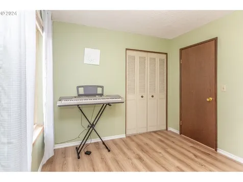 7303 SE 103rd Avenue Portland OR 97266