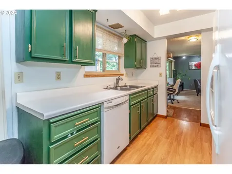 7303 SE 103rd Avenue Portland OR 97266