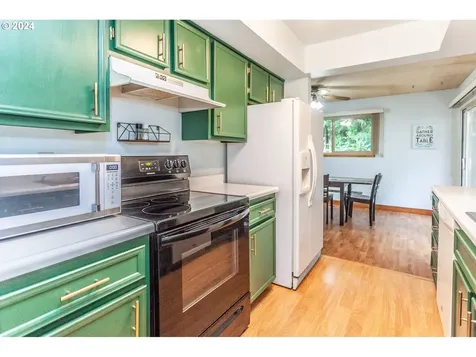 7303 SE 103rd Avenue Portland OR 97266