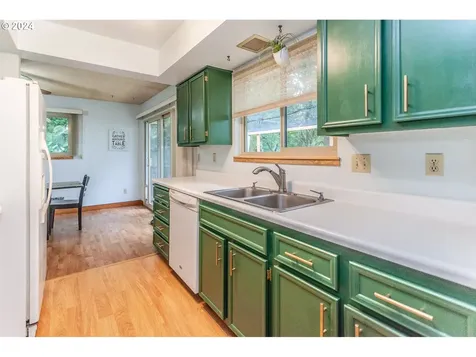 7303 SE 103rd Avenue Portland OR 97266