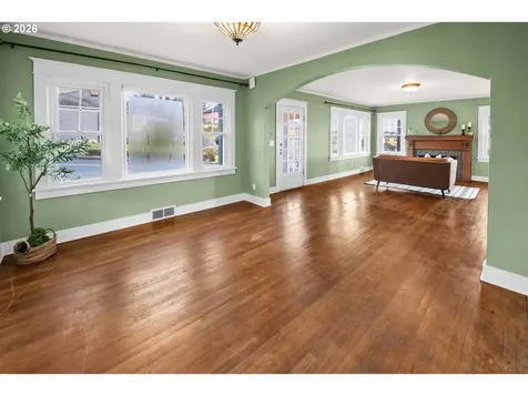 1014 8th Street Astoria OR 97103