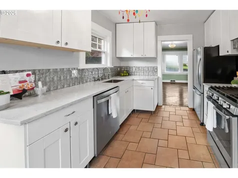 1014 8th Street Astoria OR 97103