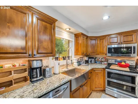 9617 NW Golden Avenue Vancouver WA 98665