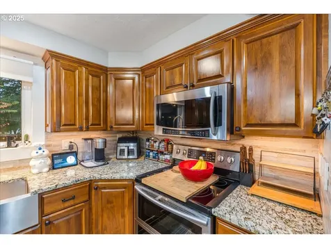 9617 NW Golden Avenue Vancouver WA 98665