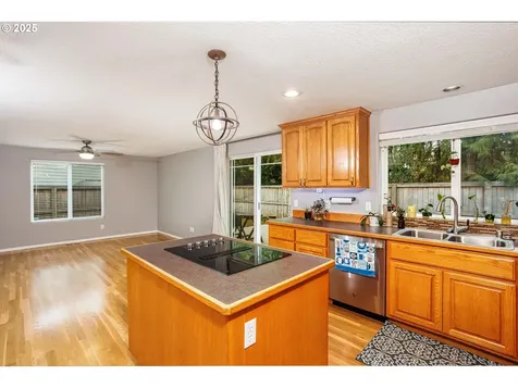 1090 N 1st Avenue Ridgefield WA 98642