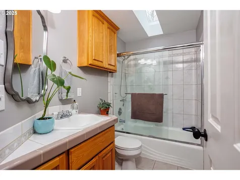 1090 N 1st Avenue Ridgefield WA 98642