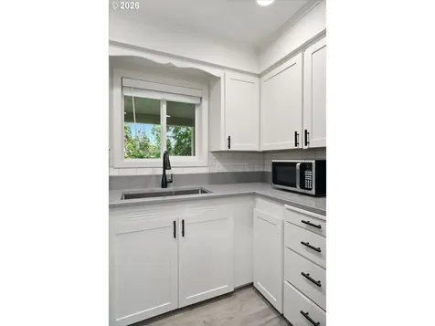 3588 Sisters View Avenue Eugene OR 97401