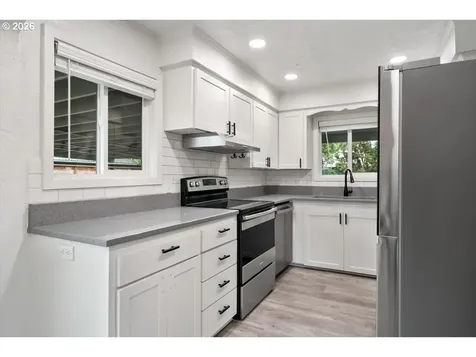 3588 Sisters View Avenue Eugene OR 97401