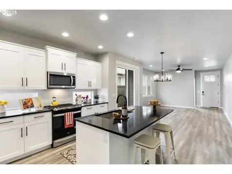 6429 SE Provence Street Hillsboro OR 97123