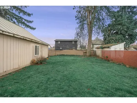 335 W Exeter Street Gladstone OR 97027