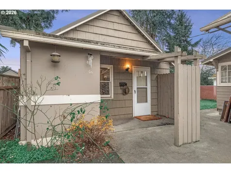 335 W Exeter Street Gladstone OR 97027