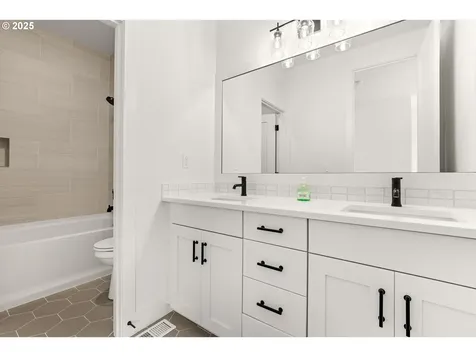 7385 NW Oakfern Drive Portland OR 97229