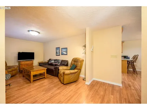 905 NW Oakwood Circle Mcminnville OR 97128