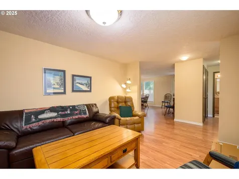 905 NW Oakwood Circle Mcminnville OR 97128