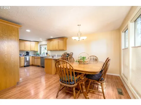 905 NW Oakwood Circle Mcminnville OR 97128