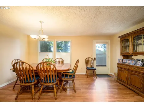 905 NW Oakwood Circle Mcminnville OR 97128