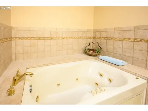 905 NW Oakwood Circle Mcminnville OR 97128